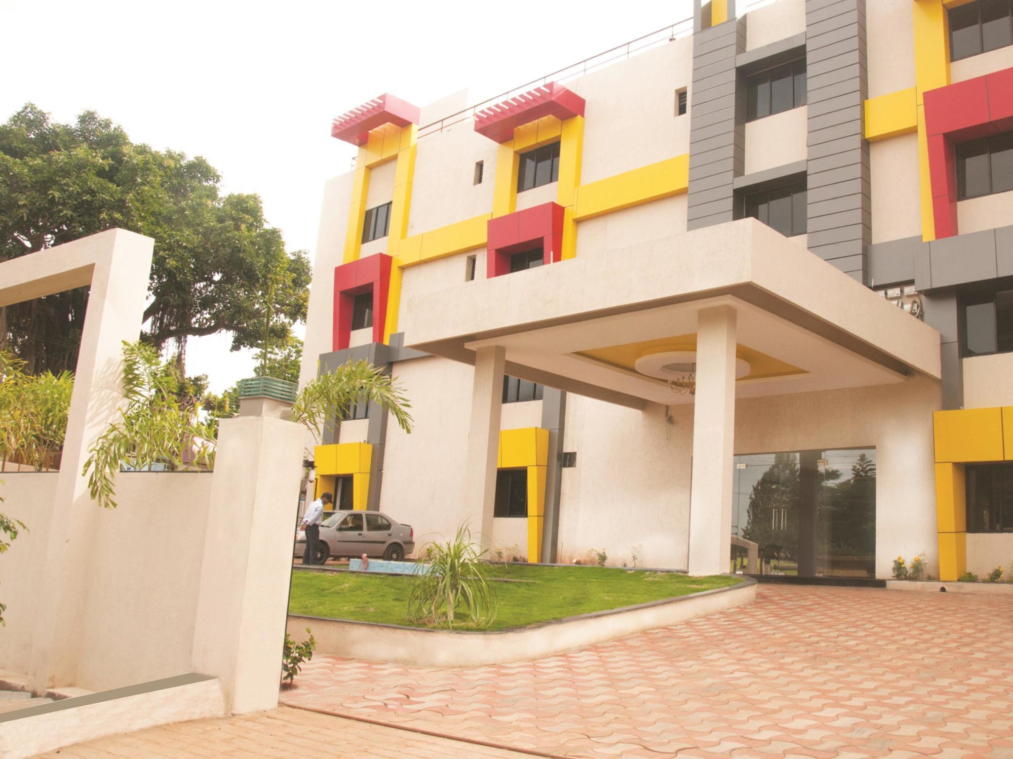 Sterling Yelagiri Hotel Exterior photo
